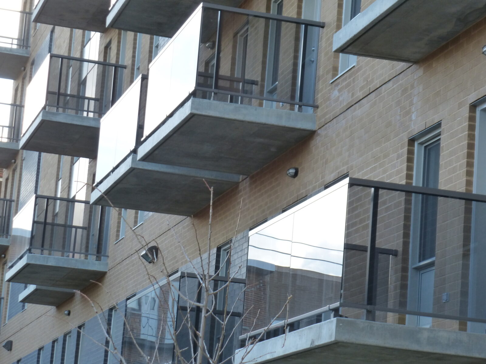 Clôture aluminium et vitre pour balcon d'appartement